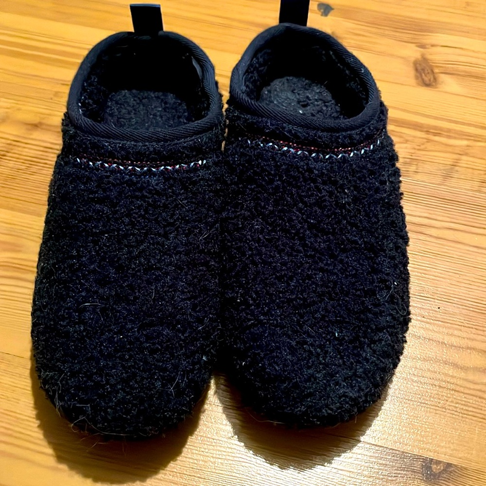Bomba’s slippers